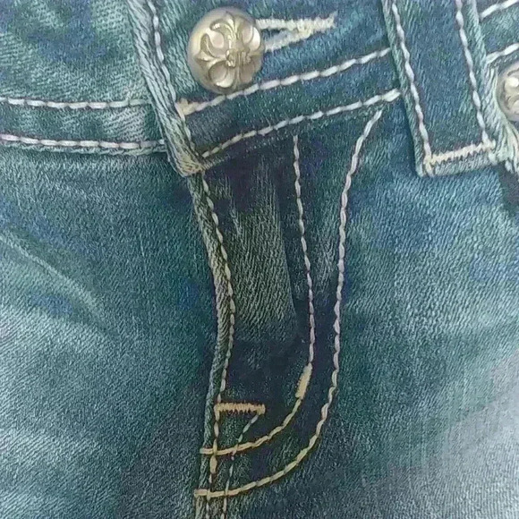 Miss Me Crop Jeans - Picture 8 of 9